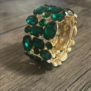 Elegant Green and Gold Women's Bracelet